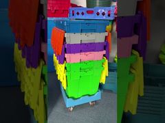 Πώς να στοιβάζετε πλαστικά κιβώτια με καπάκια σε καρότσια για ταχύτερες λειτουργίες αποθήκης